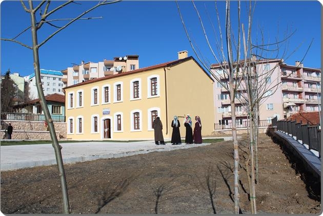 Tarihi Taş Mektep (Mal Hatun)