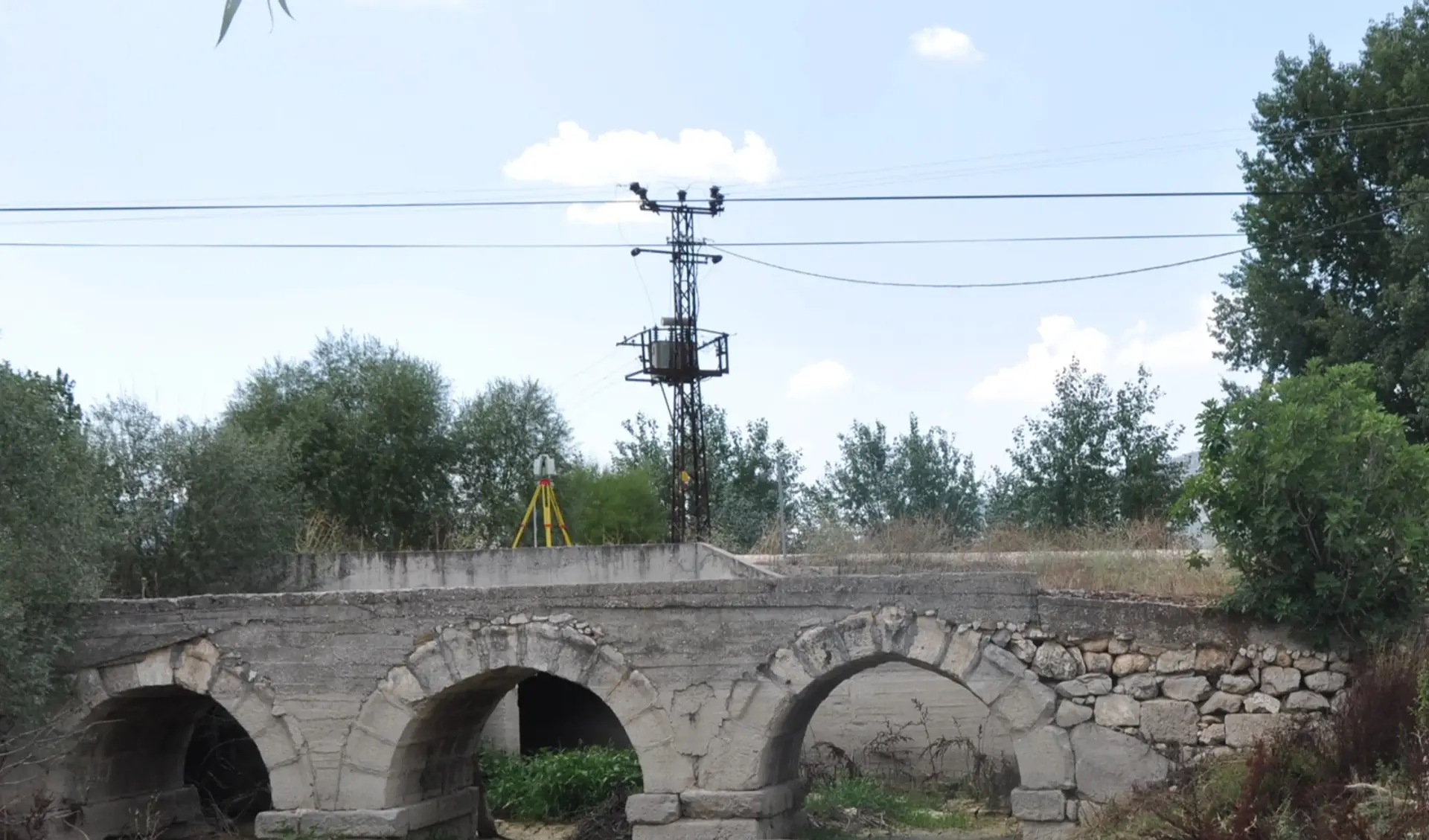 Onaç ve Dağarcık Köprüleri